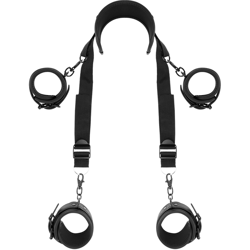 Fetish Submissive - Position Maître Avec 4 Menottes Doublées De Noprène